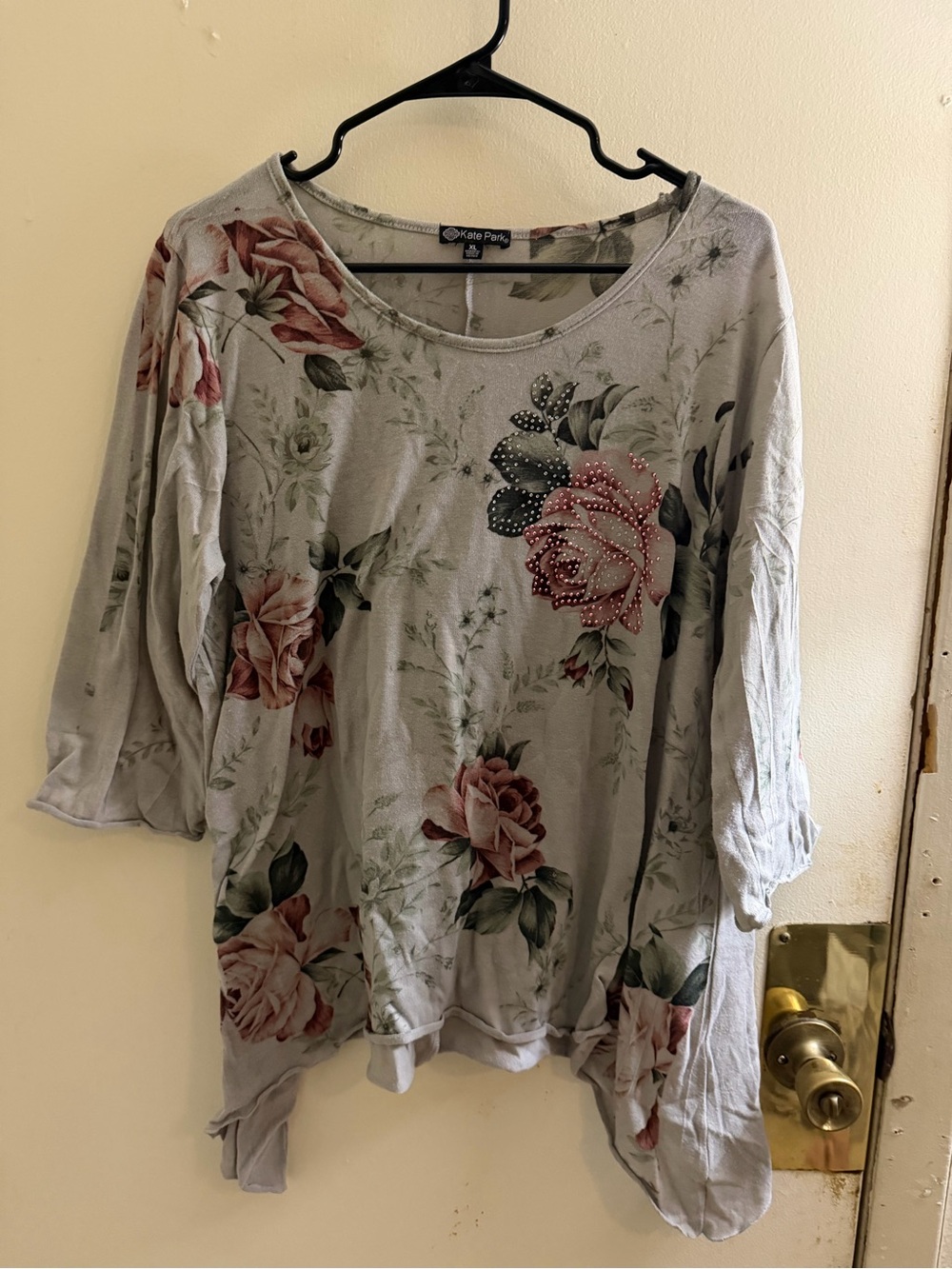 Kate Park Floral Scoop Neck Tunic in Light Gray with Pink Roses